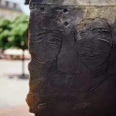Głowa Mitoraja w Krakowie: historia, znaczenie i lokalizacja rzeźby