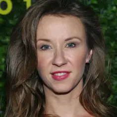Katarzyna Ankudowicz, znana z wielu filmów, z uśmiechem na twarzy.