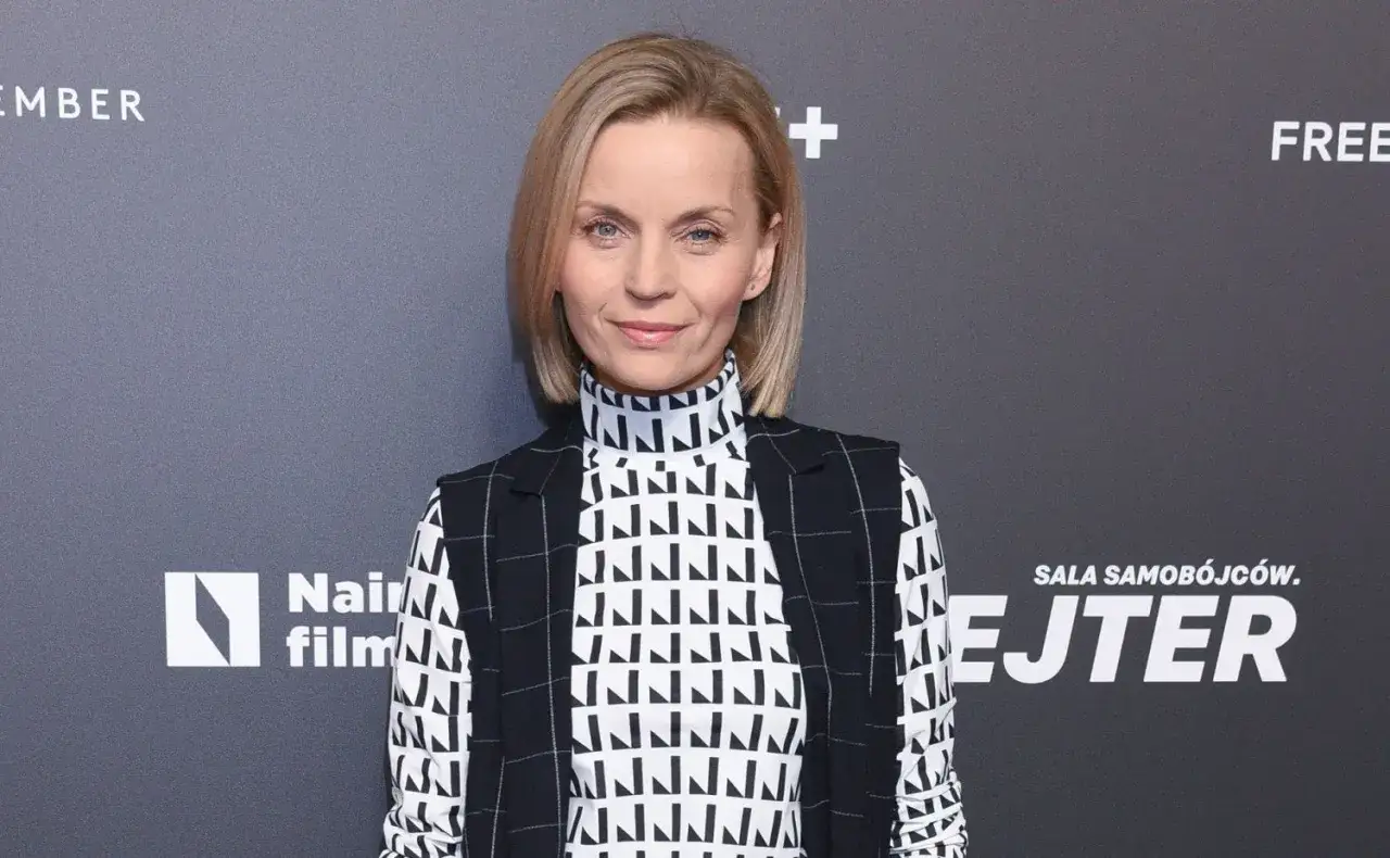 Małgorzata Foremniak na premierze filmu, w stylowej stylizacji.