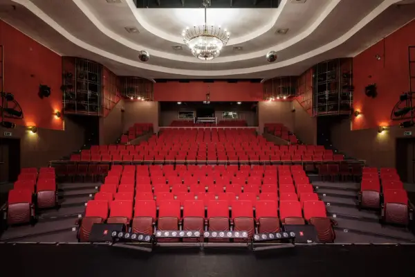 Teatr Rampa: Repertuar, bilety i najlepsze spektakle - sprawdź!