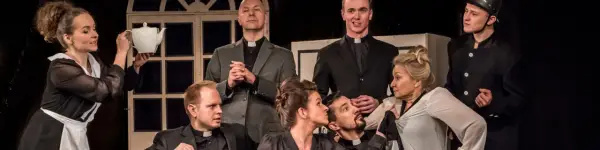 O co biega? Teatr Capitol: Fabuła, obsada i fenomen farsy