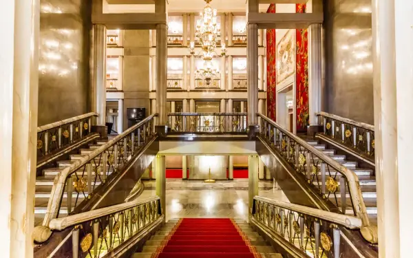 Foyer w teatrze: Co to jest i jaką rolę pełni?