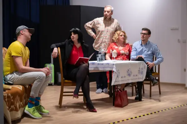 Teatr dla dorosłych: Co warto wiedzieć i gdzie iść?