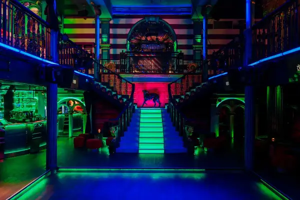Klub Capitol Warszawa: Burleska, Stand-up i Dancing - Sprawdź!